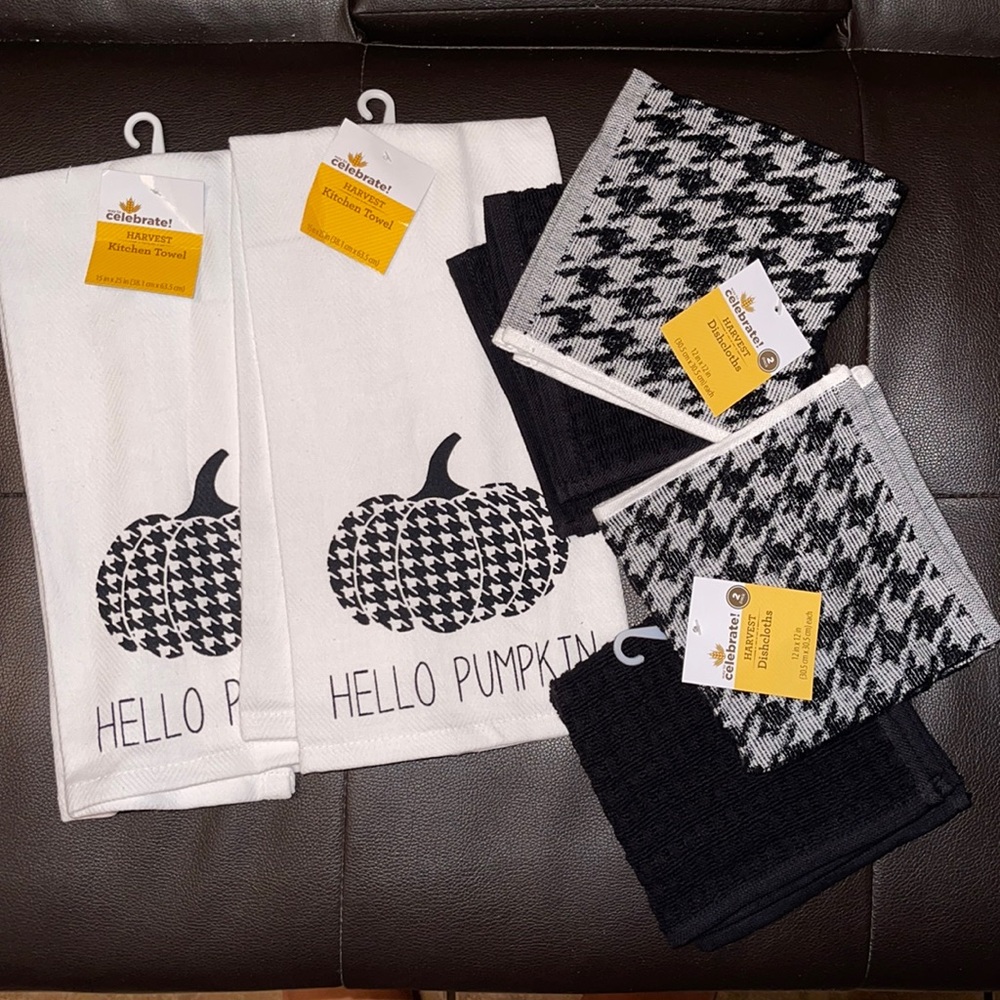 NWT Bundle Thanksgiving pumpkin kitchen towels and dishcloths